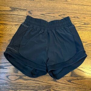 Lululemon Hotty Hot High Rise Short 4” Mesh